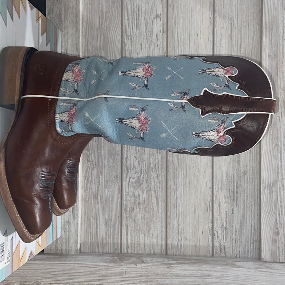 Women square toe Ariat boots.